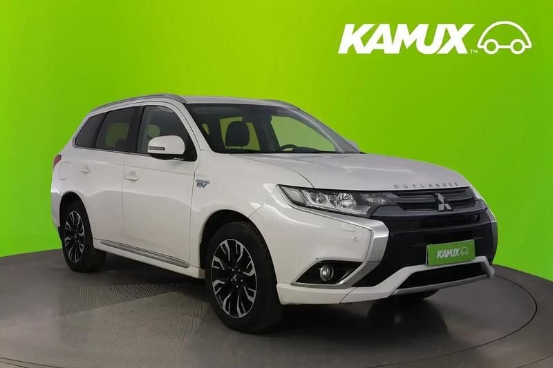 Käytetty Mitsubishi Outlander P-HEV Instyle 121 HP (88 kW) 2016 Valkoinen Farmari