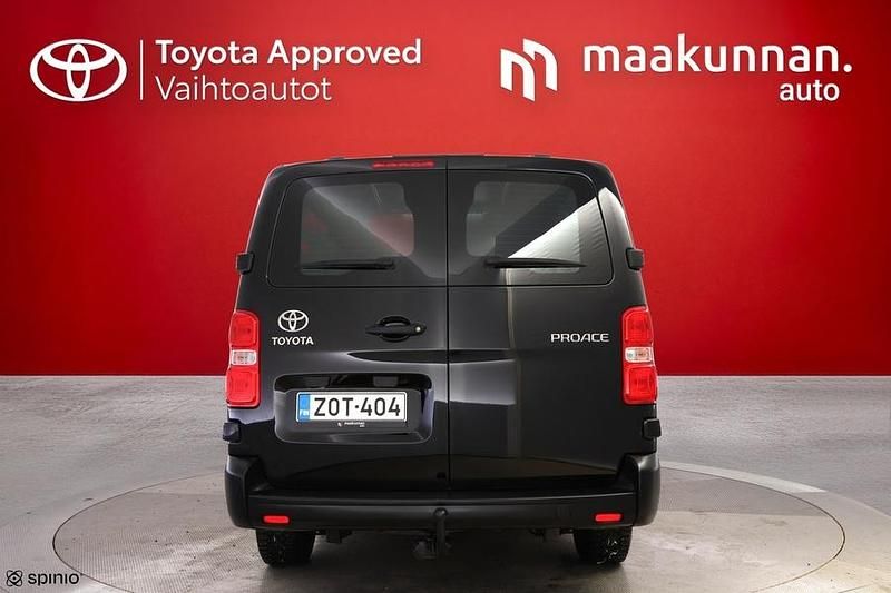 Käytetty Toyota Proace Edition 144 HP (105 kW) 2023 Musta Tila-auto