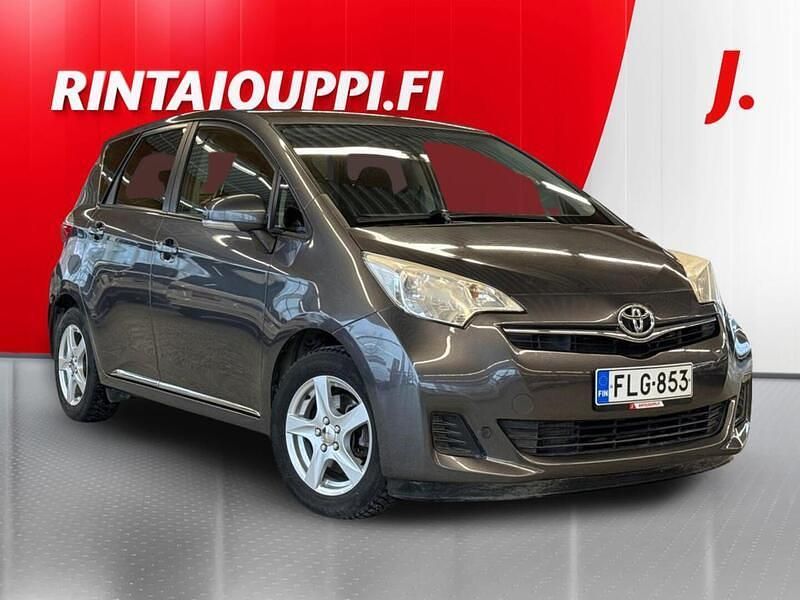 Käytetty Toyota Verso-S Active 99 HP (72 kW) 2014 Harmaa Tila-auto