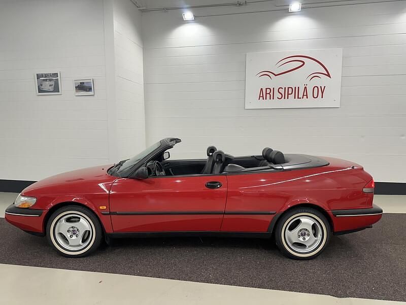 Käytetty Saab 900 Cabriolet 150 HP (110 kW) 1996 Punainen Avoauto