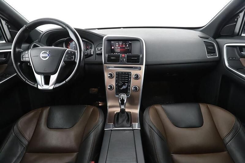 Käytetty Volvo XC60 Business Edition 190 HP (139 kW) 2017 Katumaasturi