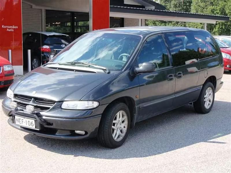 Käytetty Chrysler Grand Voyager 116 HP (85 kW) 2000 Musta Tila-auto