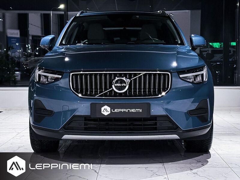 Käytetty Volvo XC40 Plus 129 HP (94 kW) 2023 Katumaasturi