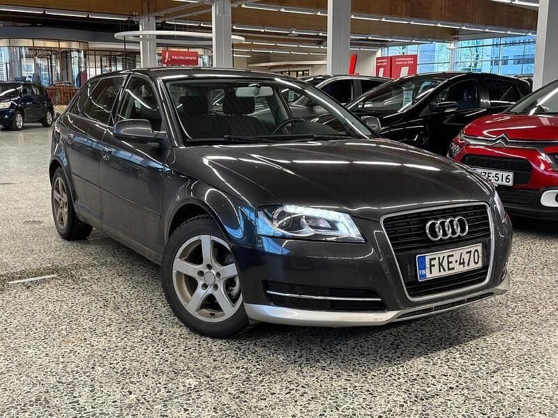 Harmaa Käytetty 2011 Audi A3 Sportback Attraction Viistoperä | 8 800 € (Perustarjous) - Kuva 1/4