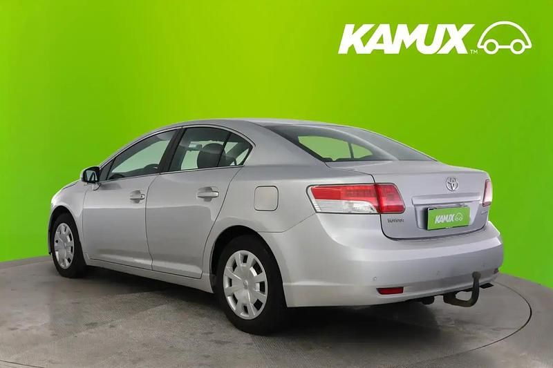 Käytetty Toyota Avensis Terra 132 HP (97 kW) 2010 Hopea / harmaa Sedan