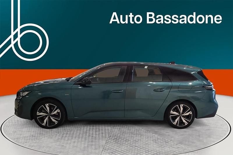 Käytetty Peugeot 308 SW Active 180 HP (132 kW) 2023 Farmari