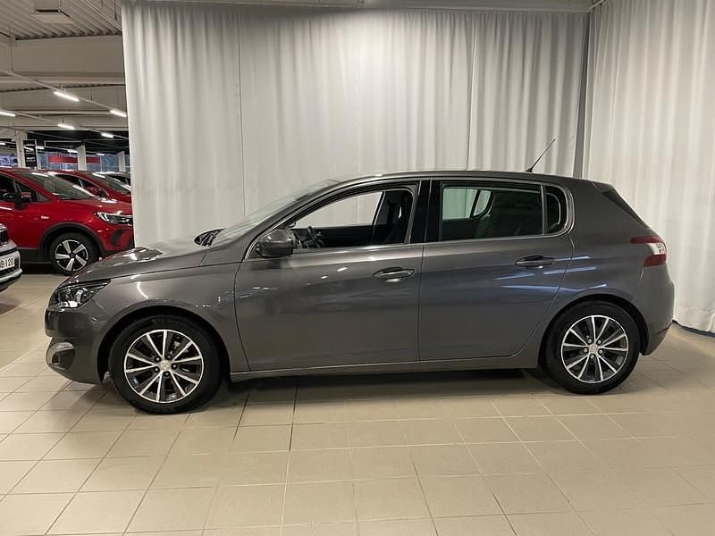 Käytetty Peugeot 308 Allure 131 HP (96 kW) 2016 Viistoperä