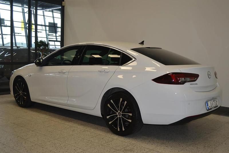 Käytetty Opel Insignia Executive 122 HP (89 kW) 2020 Gaz Viistoperä