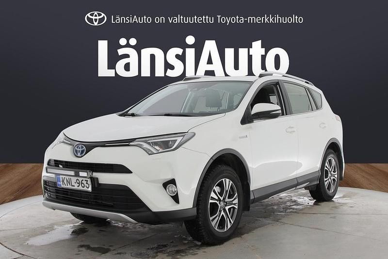 Käytetty Toyota RAV4 Hybrid Active 155 HP (114 kW) 2016 Katumaasturi