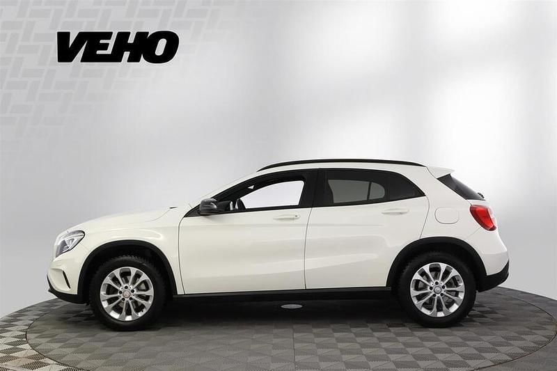 Käytetty Mercedes GLA180 Urban 122 HP (89 kW) 2016 Valkoinen Katumaasturi