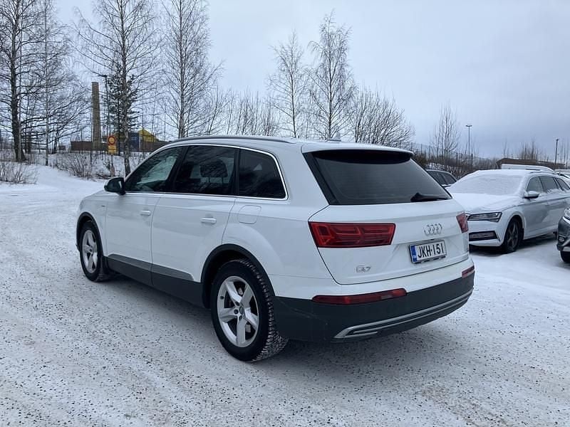 Käytetty Audi Q7 Business 258 HP (189 kW) 2017 Katumaasturi