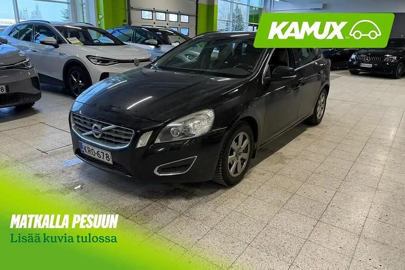 Käytetty Volvo V60 Momentum 114 HP (83 kW) 2012 Musta Farmari