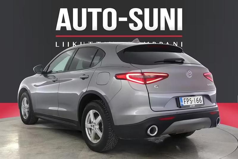 Käytetty Alfa Romeo Stelvio Super 210 HP (154 kW) 2018 Katumaasturi