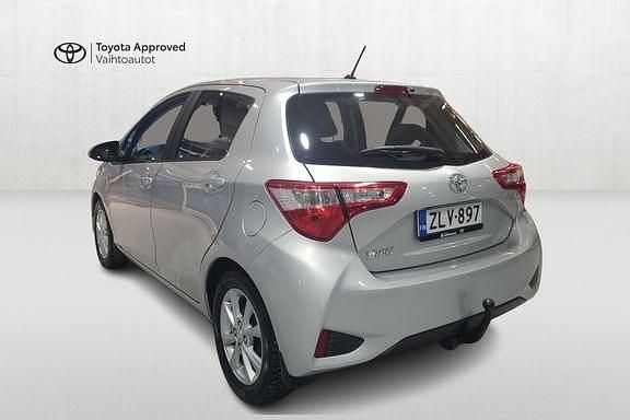 Käytetty Toyota Yaris Multidrive S 112 HP (82 kW) 2018 1f7 ultra silver Viistoperä