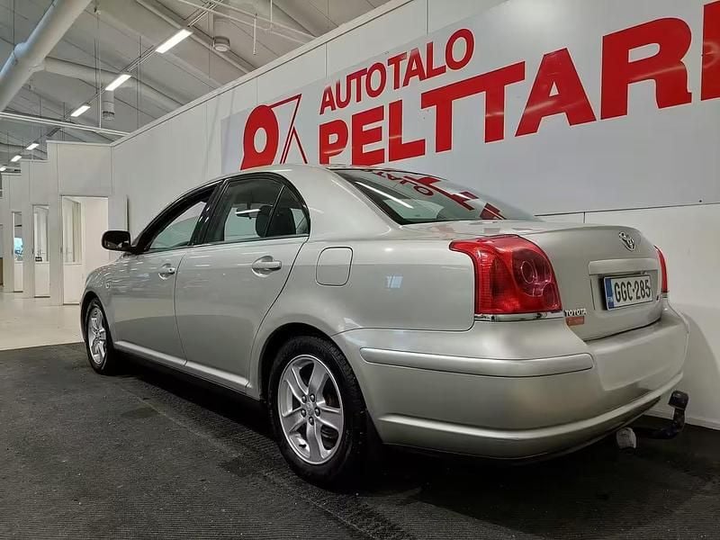 Käytetty Toyota Avensis Terra 110 HP (80 kW) 2005 Hopea Sedan