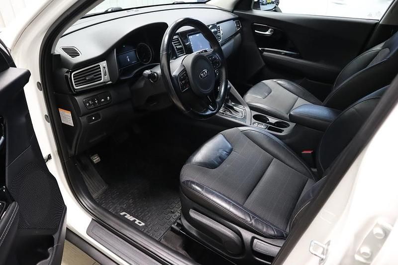 Käytetty Kia Niro EX 105 HP (77 kW) 2017 Valkoinen Katumaasturi