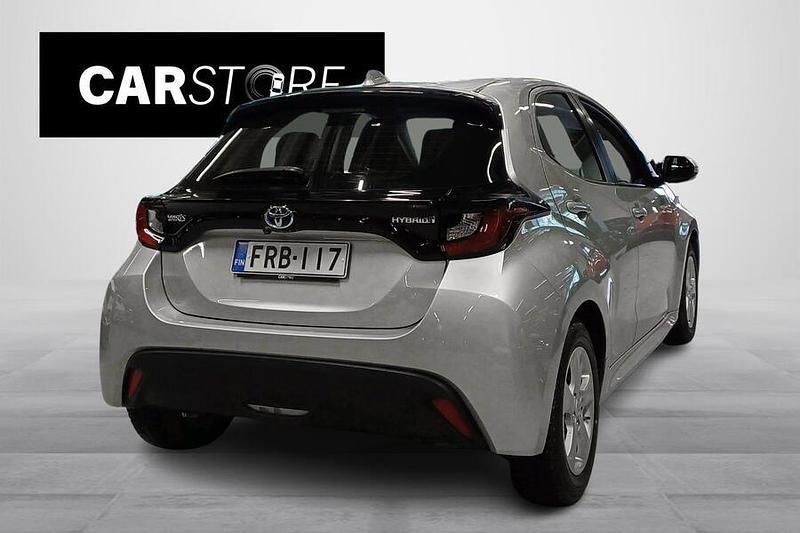 Käytetty Toyota Yaris Hybrid Active 116 HP (85 kW) 2021 Viistoperä