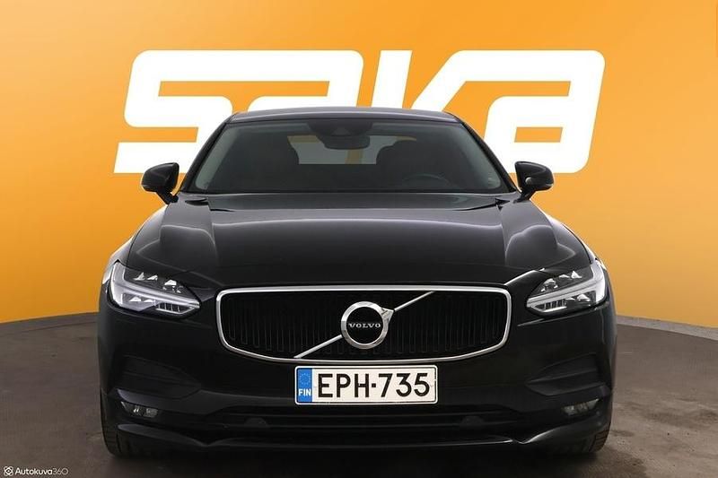 Käytetty Volvo S90 Momentum 150 HP (110 kW) 2018 Sedan