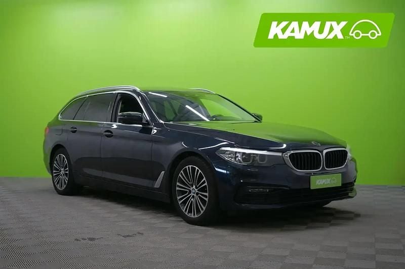 Sininen Käytetty 2019 BMW 518 Comfort Edition Farmari | 19 990 € (Perustarjous) - Kuva 1/4