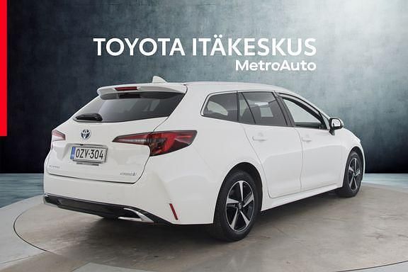 Käytetty Toyota Corolla Edition 140 HP (102 kW) 2023 Valkoinen Farmari
