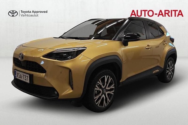 Käytetty Toyota Yaris Cross 116 HP (85 kW) 2023 Keltainen Katumaasturi