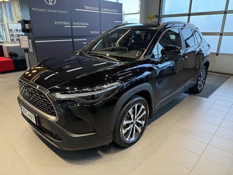 Musta Käytetty 2024 Toyota Corolla Cross Edition Katumaasturi | 43 400 € (Hieman kallis) - Kuva 1/4