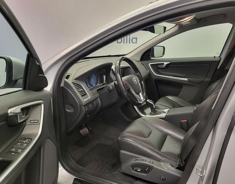 Käytetty Volvo XC60 Summum 181 HP (133 kW) 2015 Hopea Katumaasturi