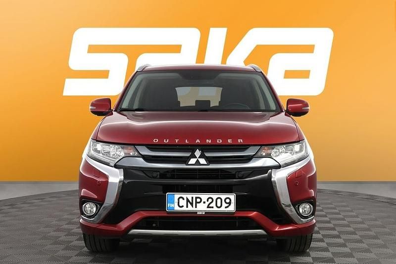 Käytetty Mitsubishi Outlander P-HEV Instyle 163 HP (119 kW) 2016 Katumaasturi