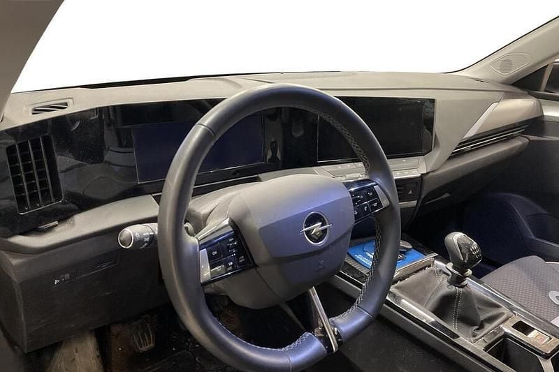 Käytetty Opel Astra Innovation 110 HP (80 kW) 2023 Valkoinen Viistoperä