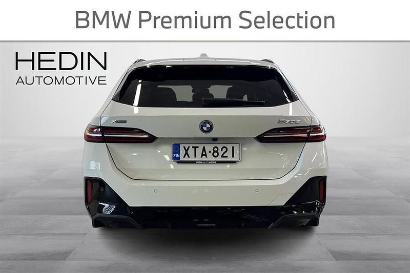 Käytetty BMW 530e M Sport 299 HP (219 kW) 2025 Valkoinen Farmari