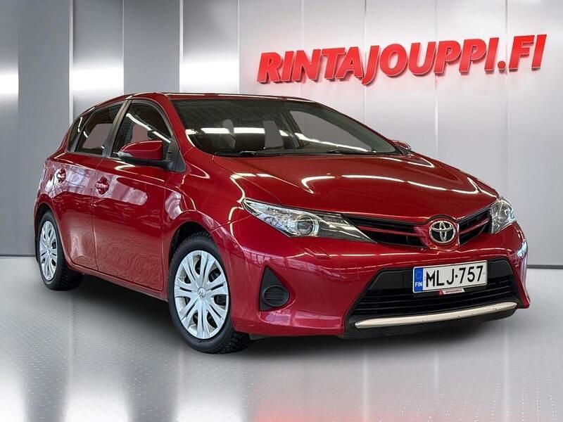 Punainen Käytetty 2013 Toyota Auris Life Viistoperä | 7 900 € (Perustarjous) - Kuva 1/3