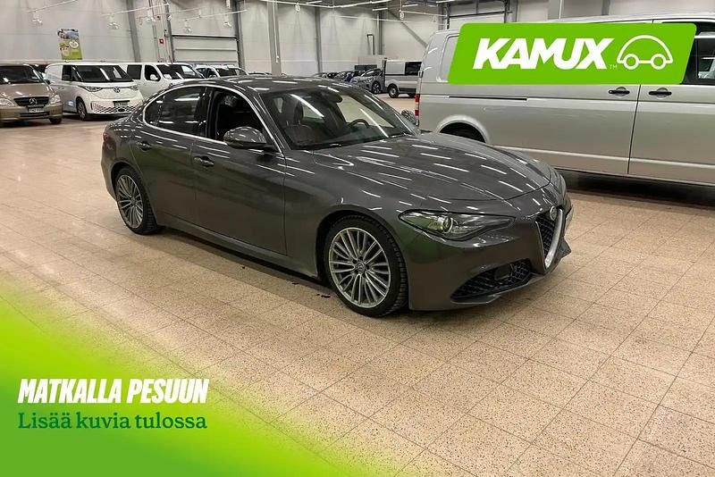 Käytetty Alfa Romeo Giulia Super 180 HP (132 kW) 2016 Hopea / harmaa Sedan