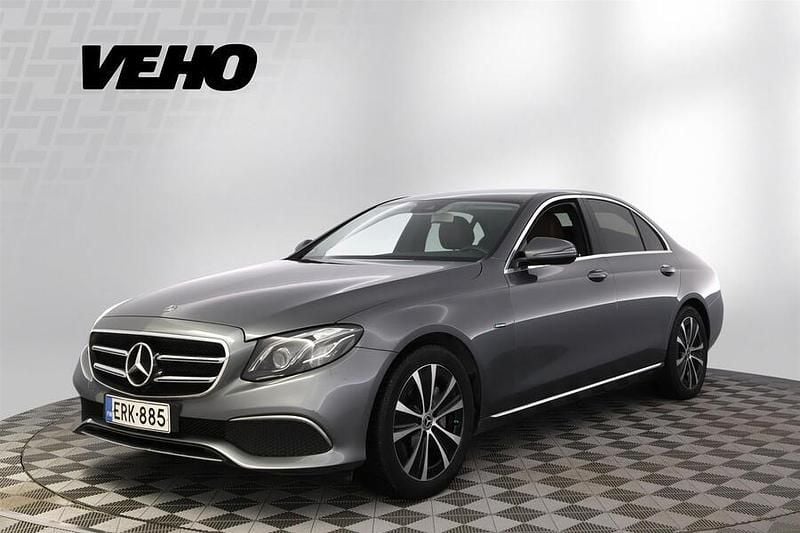 Harmaa Käytetty 2019 Mercedes E300 Business Sedan | 26 800 € (Perustarjous) - Kuva 1/4