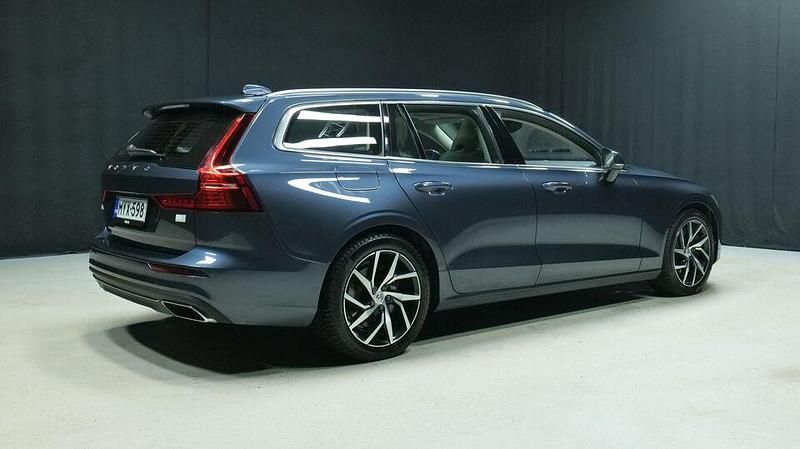 Käytetty Volvo V60 Business Edition 303 HP (222 kW) 2021 Sininen Farmari