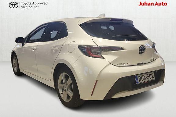 Käytetty Toyota Corolla Edition 122 HP (89 kW) 2023 Valkoinen Viistoperä
