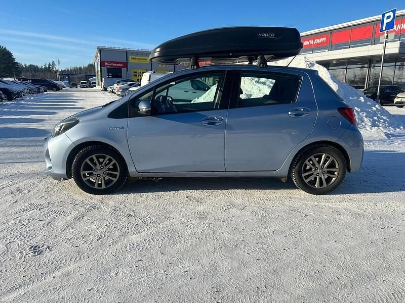 Käytetty Toyota Yaris Hybrid Active 73 HP (53 kW) 2015 Viistoperä