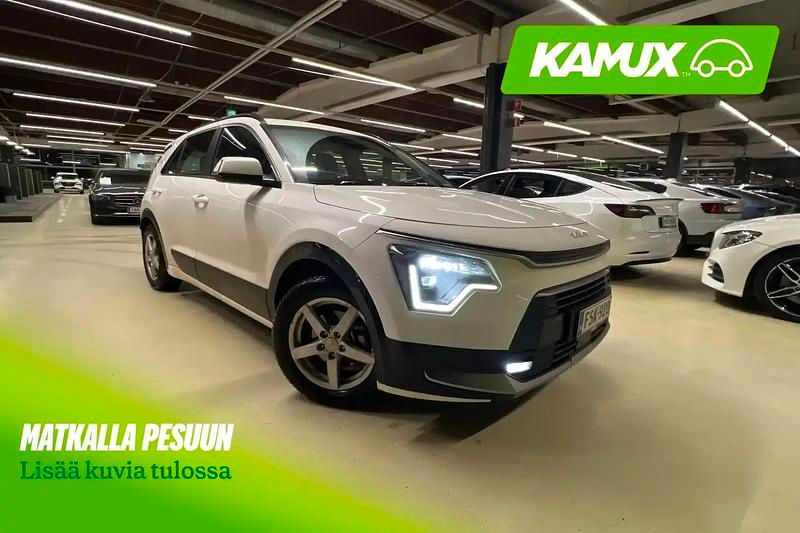 Käytetty Kia Niro EX 182 HP (133 kW) 2022 Valkoinen Katumaasturi