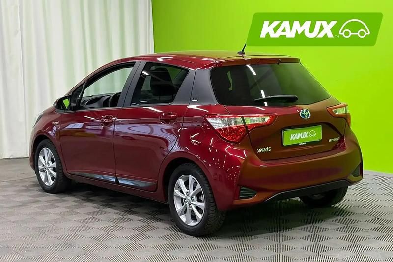 Käytetty Toyota Yaris Hybrid Edition 73 HP (53 kW) 2019 Punainen Sedan
