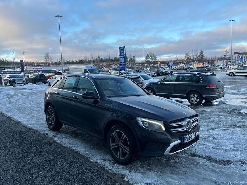 Käytetty Mercedes GLC250 Business 204 HP (150 kW) 2018 Katumaasturi