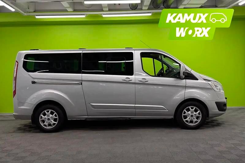 Käytetty Ford Tourneo Titanium 131 HP (96 kW) 2016 Hopea / harmaa Tila-auto