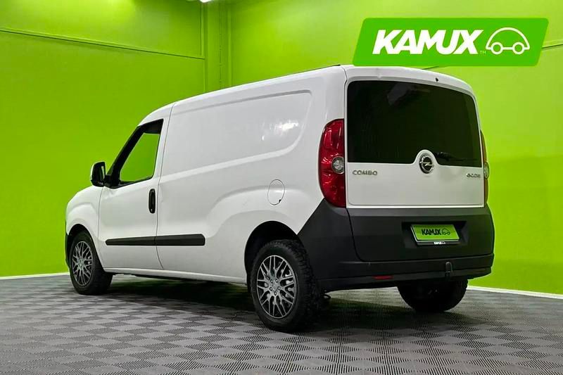 Käytetty Opel Combo S 129 HP (94 kW) 2018 Valkoinen Tila-auto