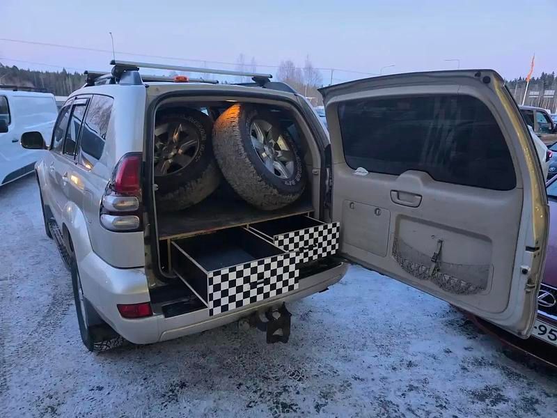 Käytetty Toyota Land Cruiser 173 HP (127 kW) 2009 Sedan