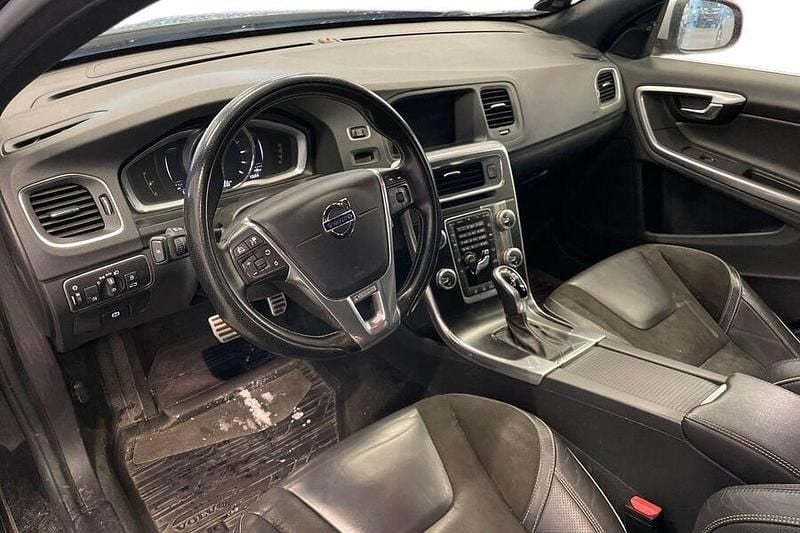 Käytetty Volvo V60 R-Design 190 HP (139 kW) 2017 Farmari