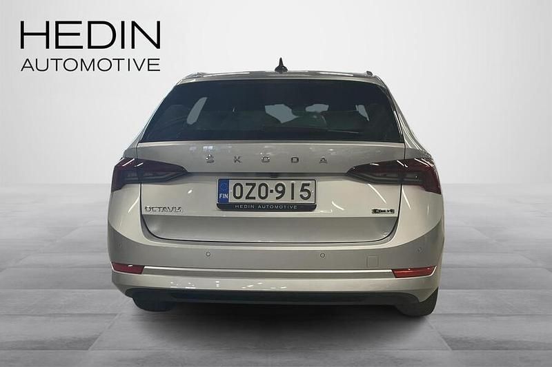 Käytetty Skoda Octavia Style 110 HP (80 kW) 2022 Harmaa Farmari
