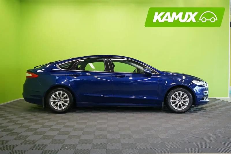 Käytetty Ford Mondeo Titanium 160 HP (117 kW) 2016 Sininen Viistoperä