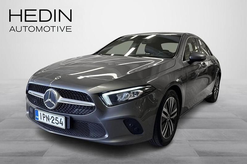 Harmaa Käytetty 2022 Mercedes A180 Business Sedan | 23 990 € (Hyvä tarjous) - Kuva 1/3