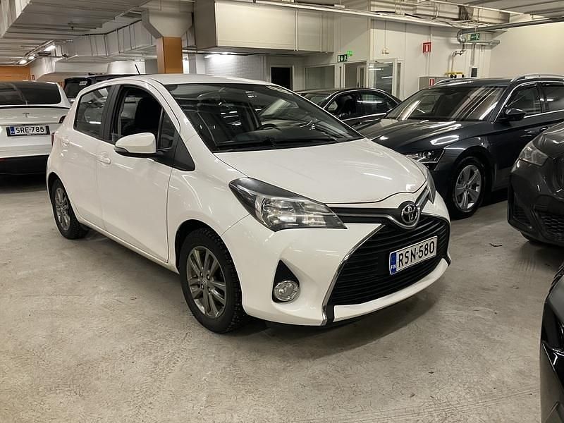 Käytetty 2016 Toyota Yaris Active Viistoperä | 9 290 € (Perustarjous) - Kuva 1/4