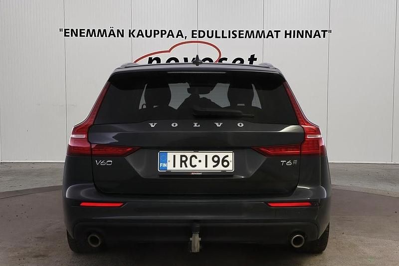 Käytetty Volvo V60 Momentum 340 HP (250 kW) 2020 Harmaa Farmari