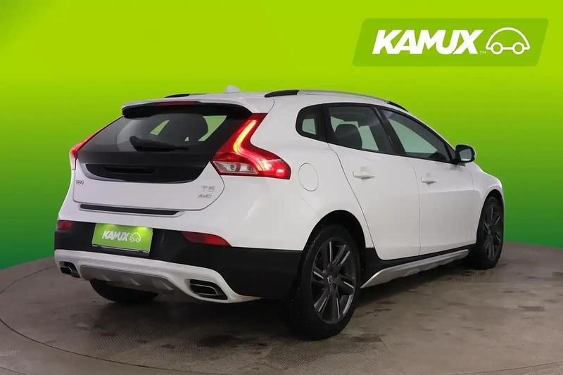 Käytetty Volvo V40 CC Summum 254 HP (186 kW) 2013 Valkoinen Farmari