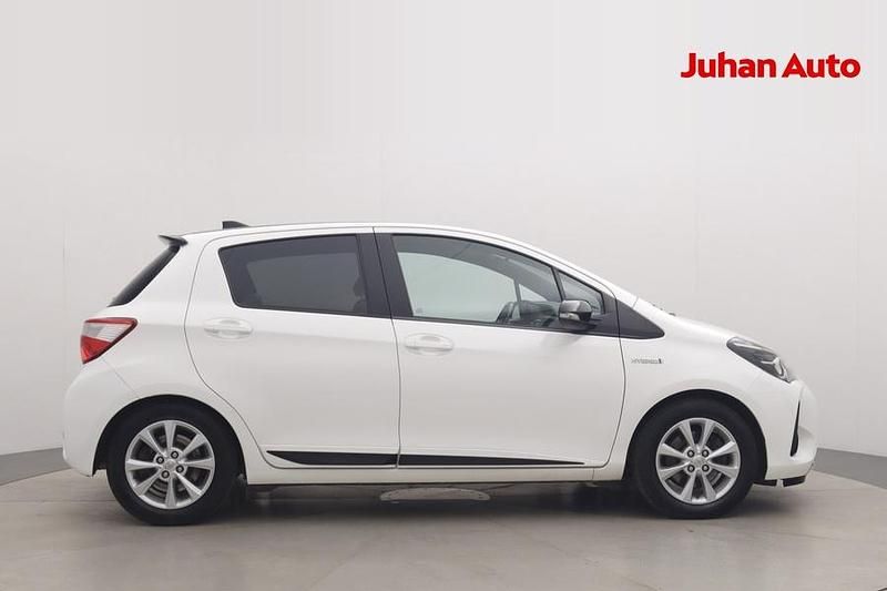 Käytetty Toyota Yaris Hybrid Sport 101 HP (74 kW) 2019 Valkoinen Viistoperä